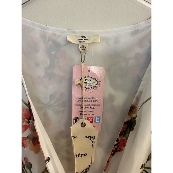 NWT Entro Surplice Flutter Sleeve Romper Size Small - Picture 3 of 10